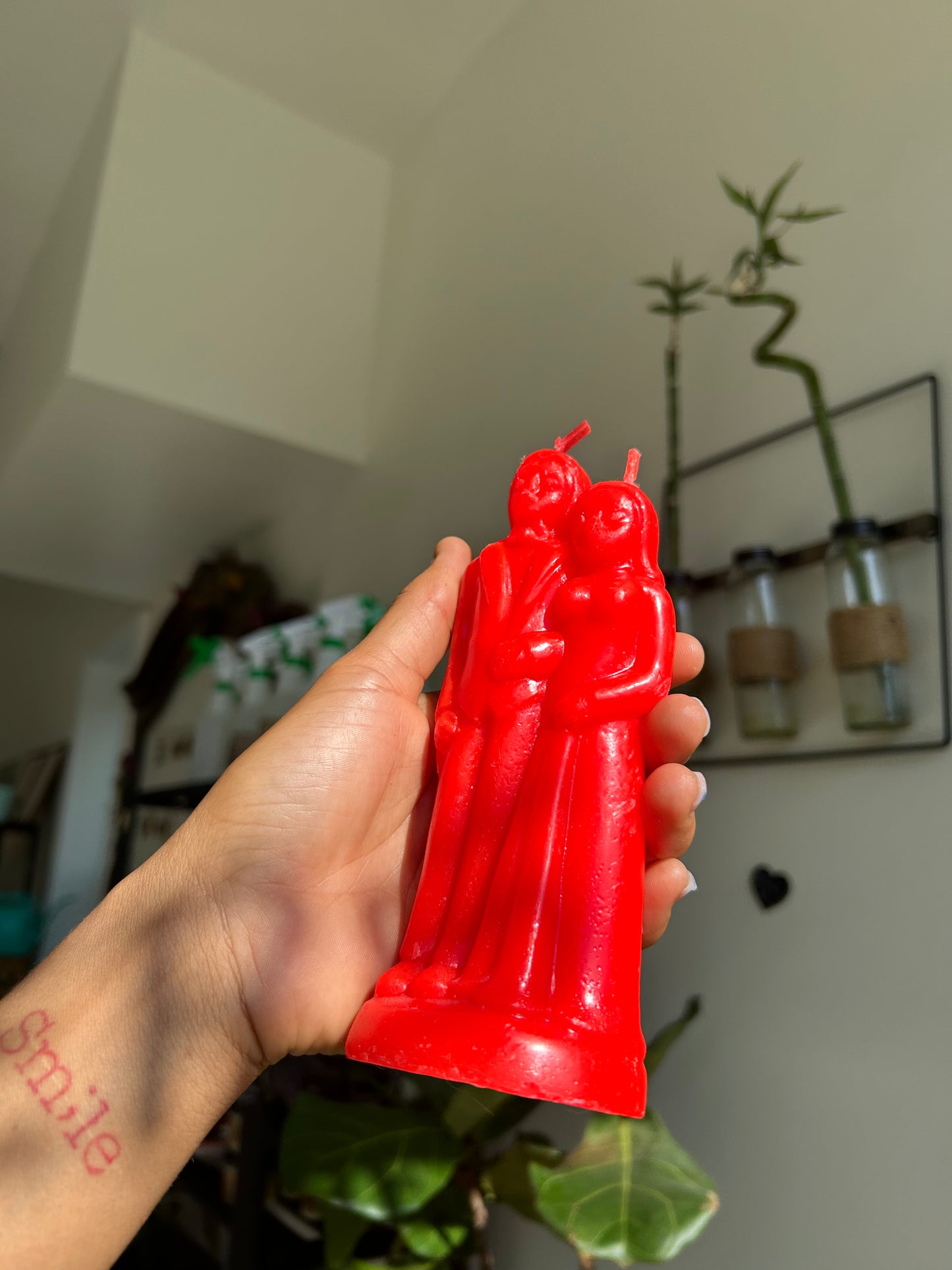 Red Bride & Groom Love Candle ā 6 inches